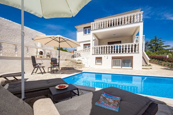 Image No.2-5 Bed Property for sale