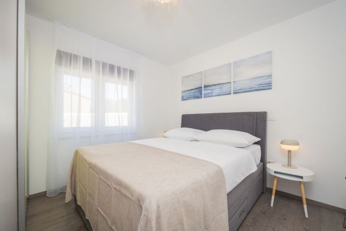 Image No.23-5 Bed Property for sale