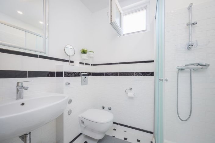 Image No.25-5 Bed Property for sale