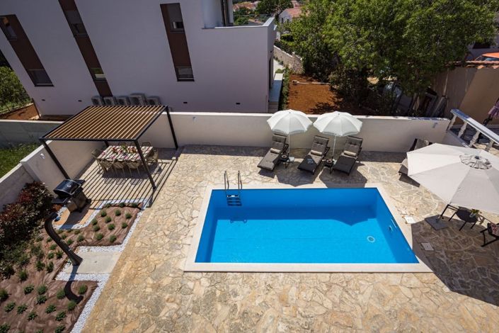 Image No.8-5 Bed Property for sale