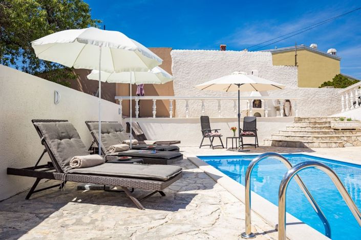 Image No.9-5 Bed Property for sale