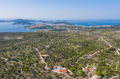 1 - Rogoznica, Propriété