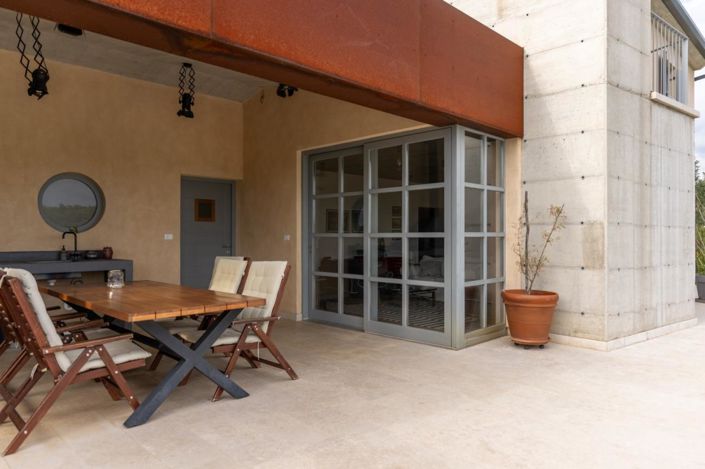 Image No.10-3 Bed Property for sale