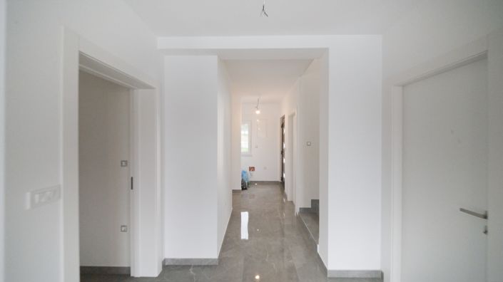 Image No.11-4 Bed Property for sale