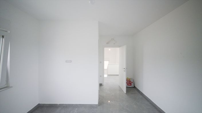 Image No.17-4 Bed Property for sale