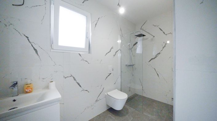 Image No.18-4 Bed Property for sale