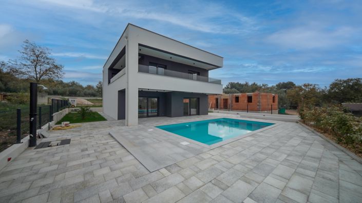 Image No.2-4 Bed Property for sale