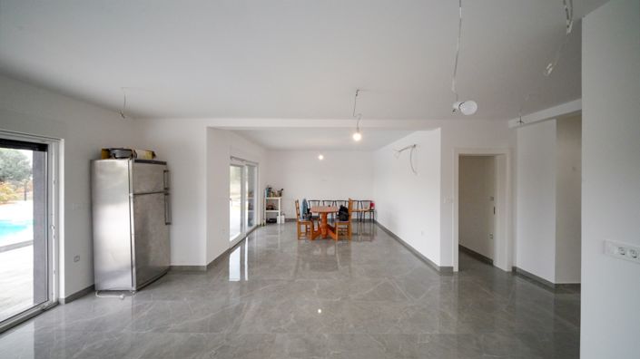 Image No.22-4 Bed Property for sale