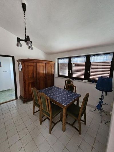 Image No.12-7 Bed Property for sale
