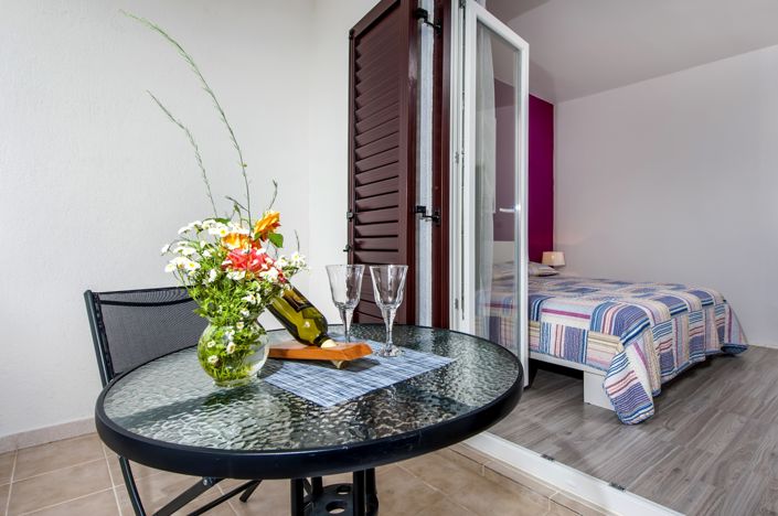 Image No.10-7 Bed Property for sale