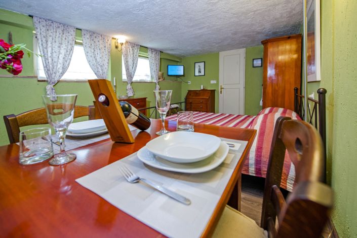 Image No.11-7 Bed Property for sale
