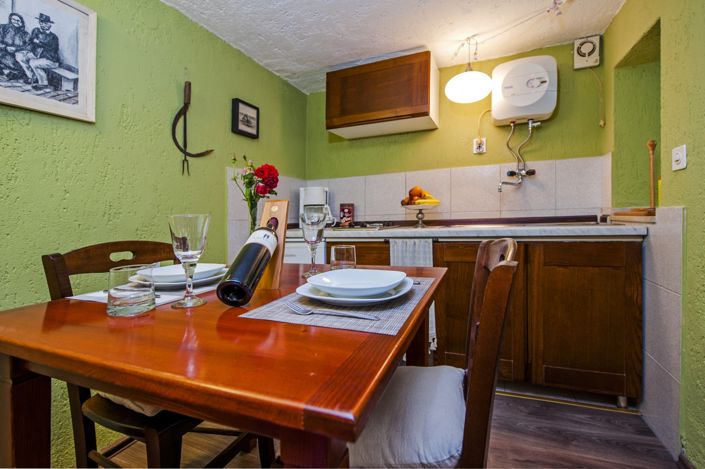 Image No.12-7 Bed Property for sale