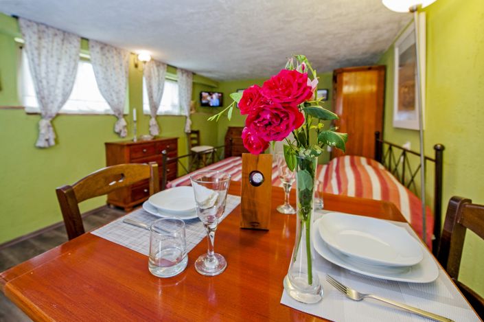 Image No.14-7 Bed Property for sale