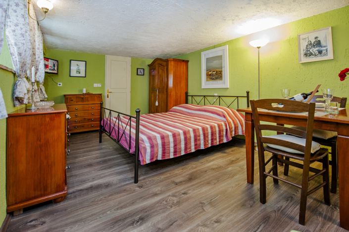 Image No.15-7 Bed Property for sale