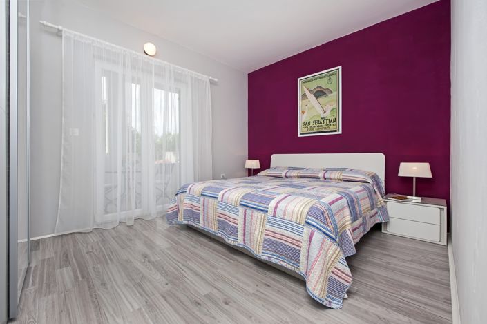Image No.16-7 Bed Property for sale