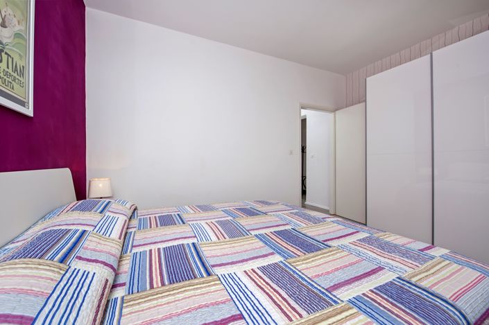 Image No.19-7 Bed Property for sale