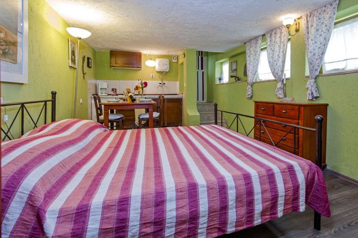 Image No.21-7 Bed Property for sale