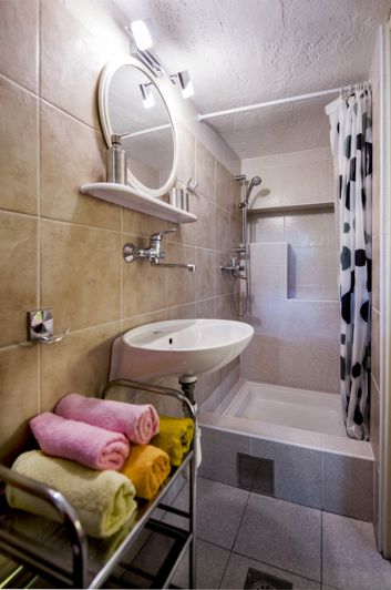 Image No.23-7 Bed Property for sale