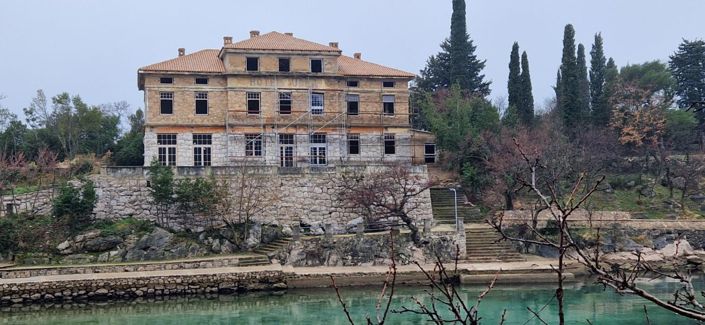 Image No.2-17 Bed Property for sale