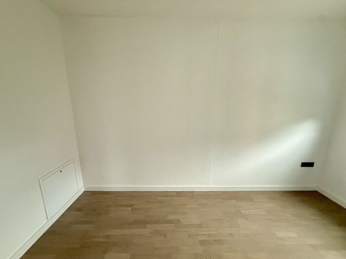 Image No.15-4 Bed Property for sale