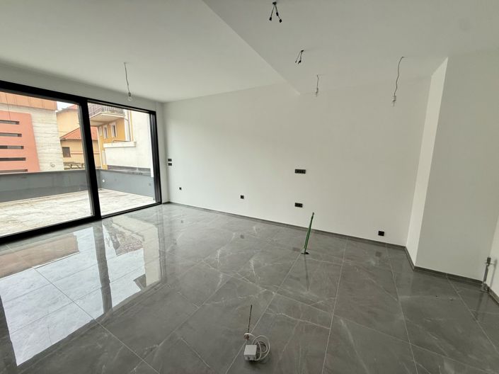 Image No.18-4 Bed Property for sale