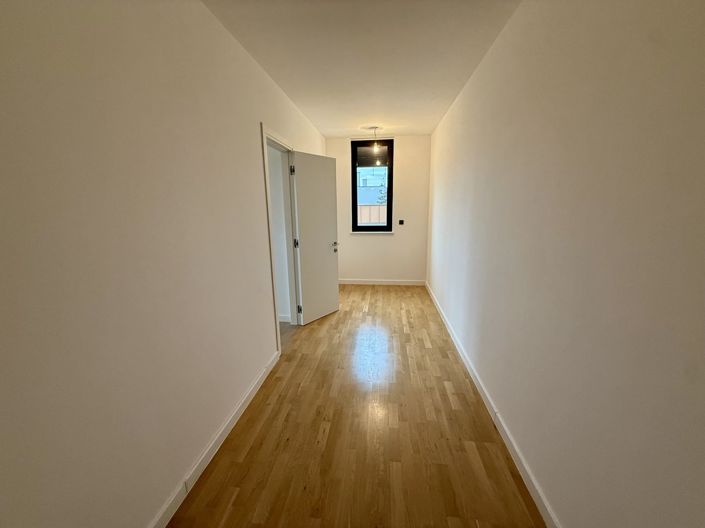 Image No.25-4 Bed Property for sale