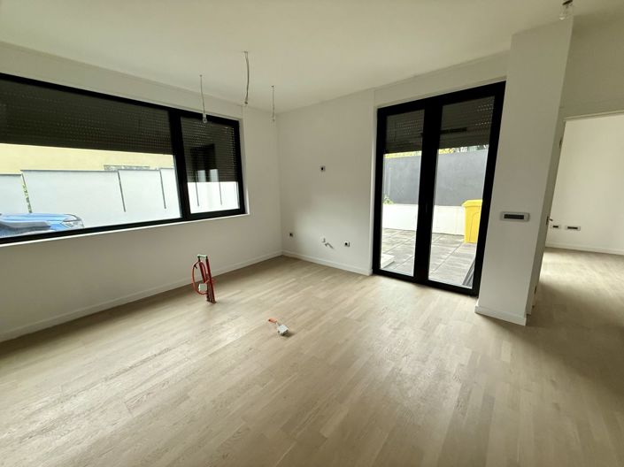 Image No.4-4 Bed Property for sale