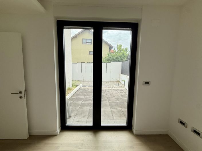 Image No.9-4 Bed Property for sale