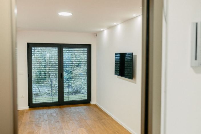 Image No.10-3 Bed Property for sale