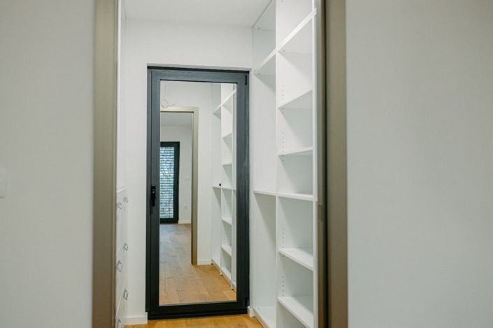 Image No.20-3 Bed Property for sale