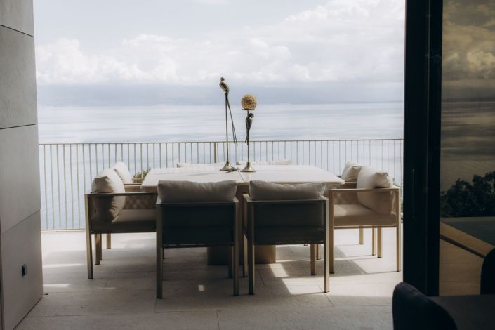 Image No.14-6 Bed Property for sale