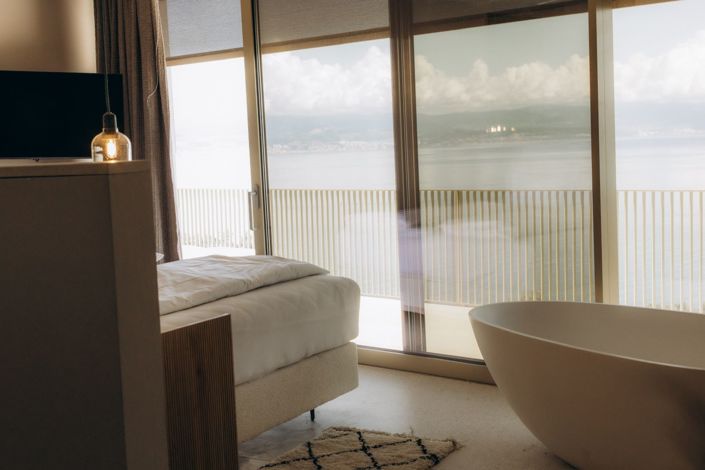 Image No.20-6 Bed Property for sale