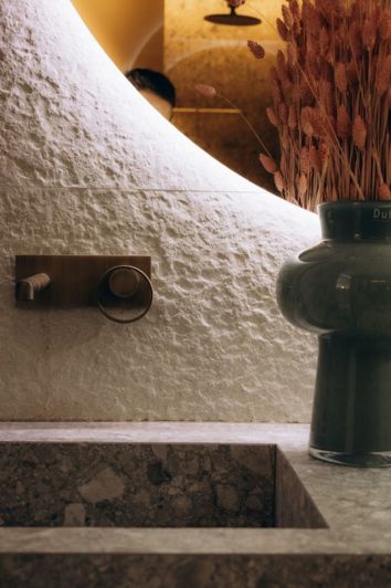 Image No.23-6 Bed Property for sale