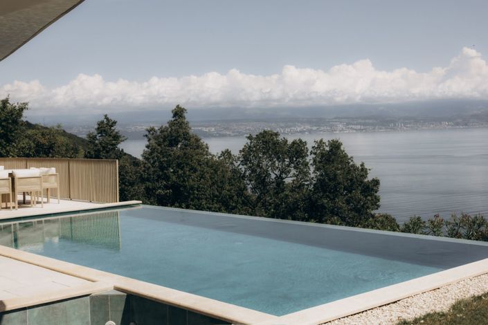 Image No.7-6 Bed Property for sale