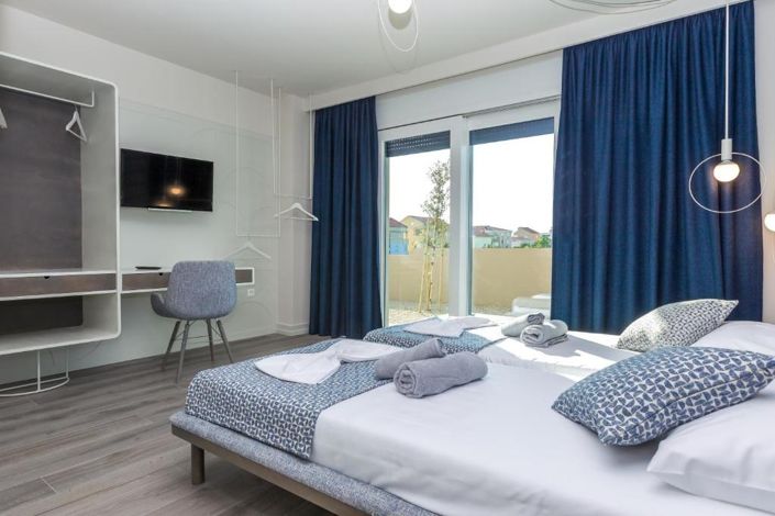 Image No.10-4 Bed Property for sale