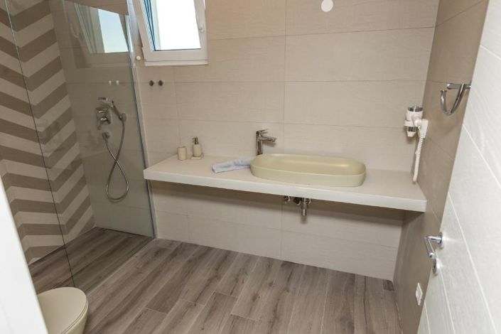 Image No.12-4 Bed Property for sale