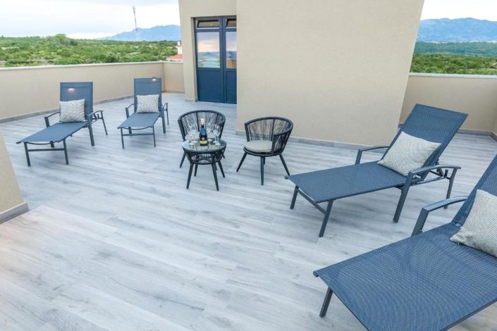 Image No.17-4 Bed Property for sale