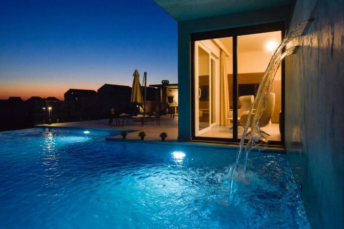 Image No.19-4 Bed Property for sale