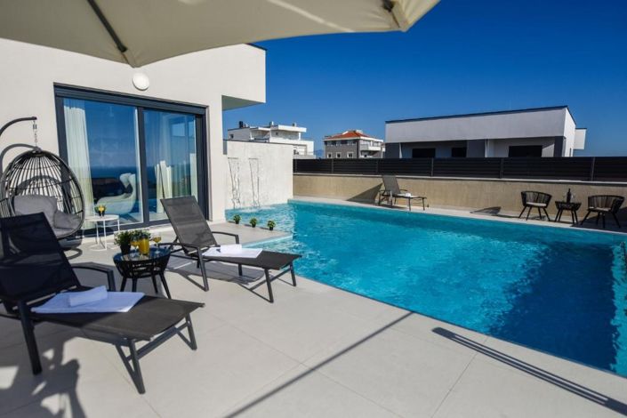 Image No.20-4 Bed Property for sale