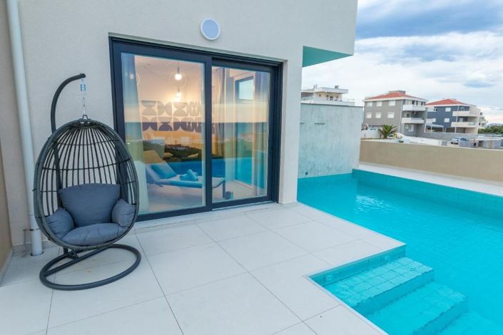 Image No.3-4 Bed Property for sale