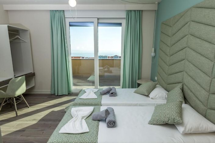 Image No.8-4 Bed Property for sale