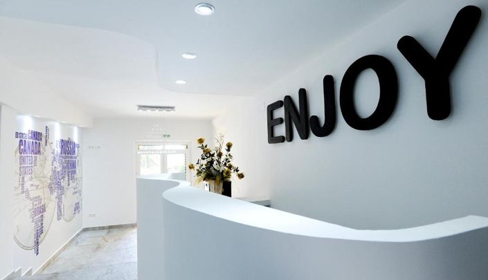 Image No.10-20 Bed Property for sale