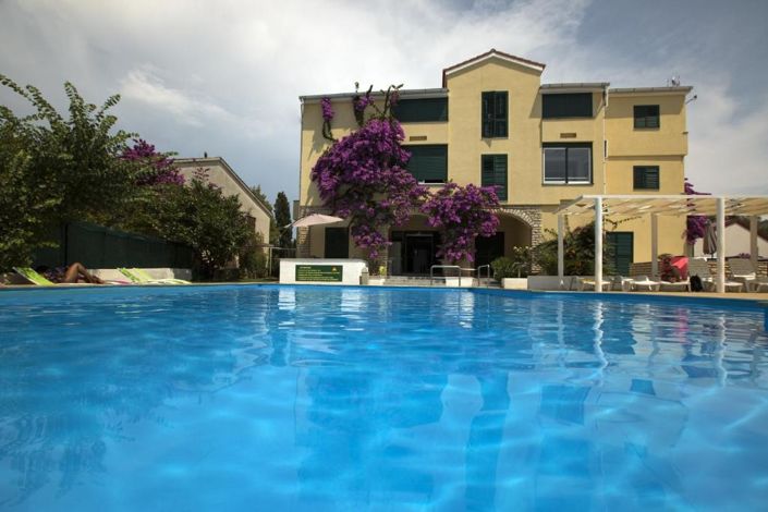 Image No.12-20 Bed Property for sale