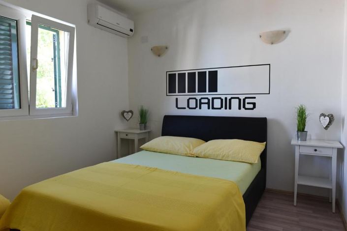 Image No.18-20 Bed Property for sale