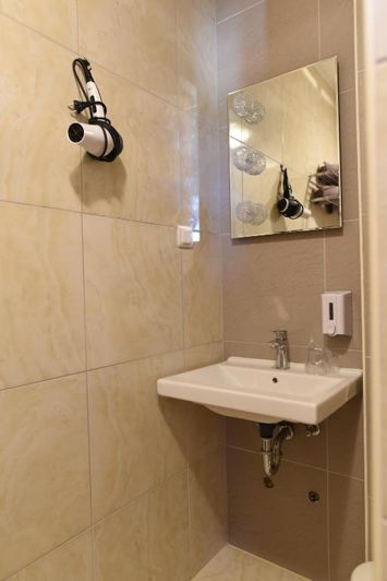 Image No.25-20 Bed Property for sale