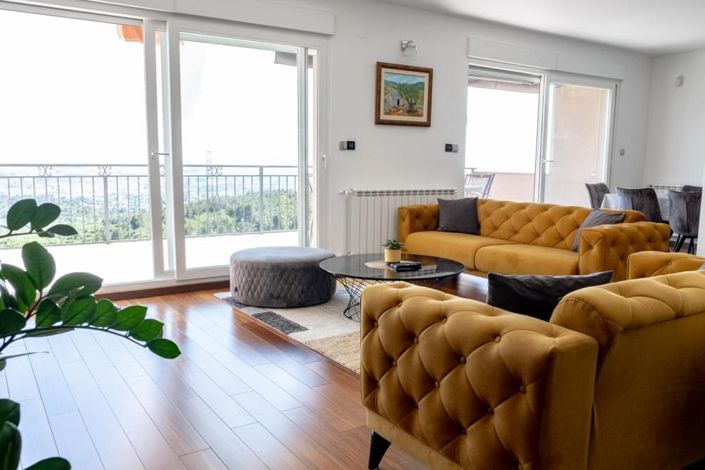 Image No.17-4 Bed Property for sale