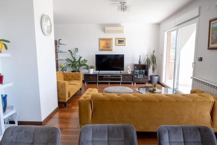 Image No.19-4 Bed Property for sale