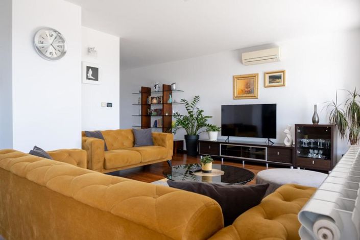 Image No.24-4 Bed Property for sale