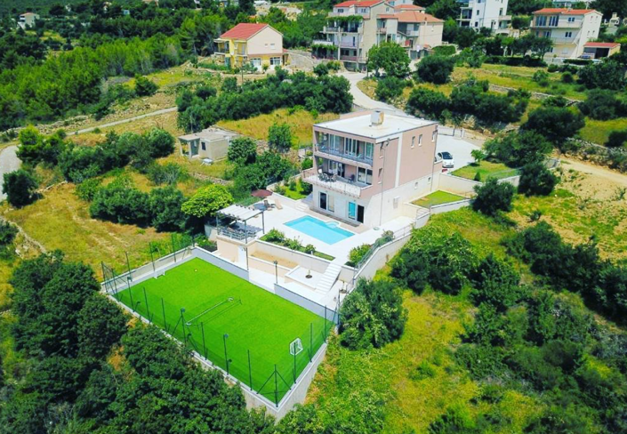 Image No.6-4 Bed Property for sale