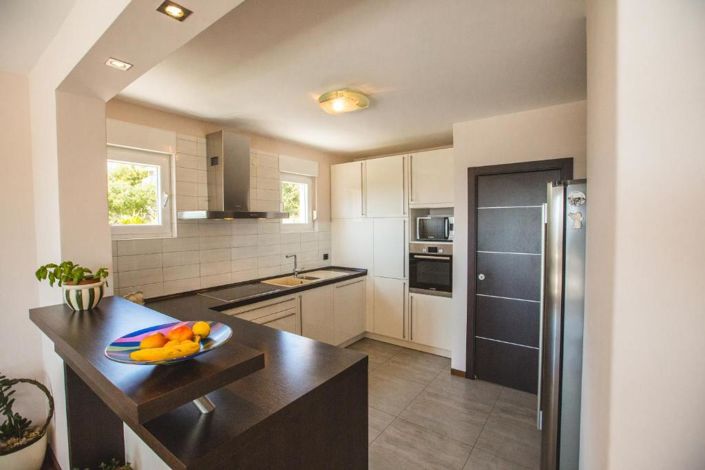 Image No.8-4 Bed Property for sale